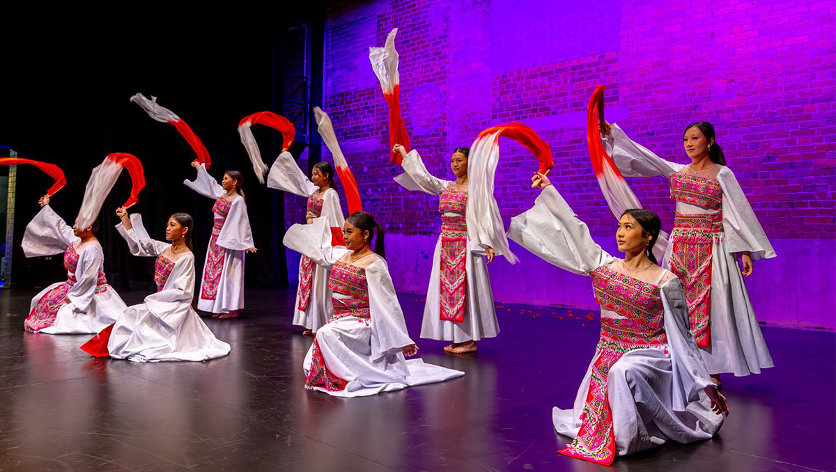 The exhibition launch at Kingston Butter Factory featured captivating performances by local Hmong dancers, celebrating the beauty of Hmong culture and traditions