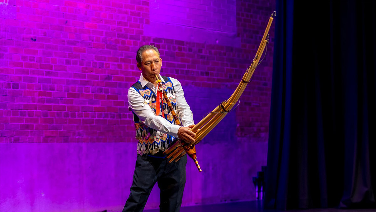 Geej musician Gia Xa Chang performing at the opening of the exhibition ‘Hmong Journeys: Threads Of Home