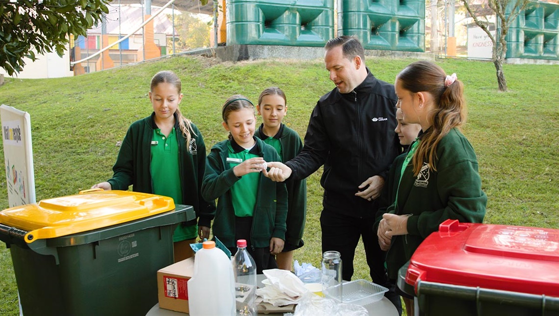 Mayor Jon Raven teaches students from Woodhill State School how to recycle right