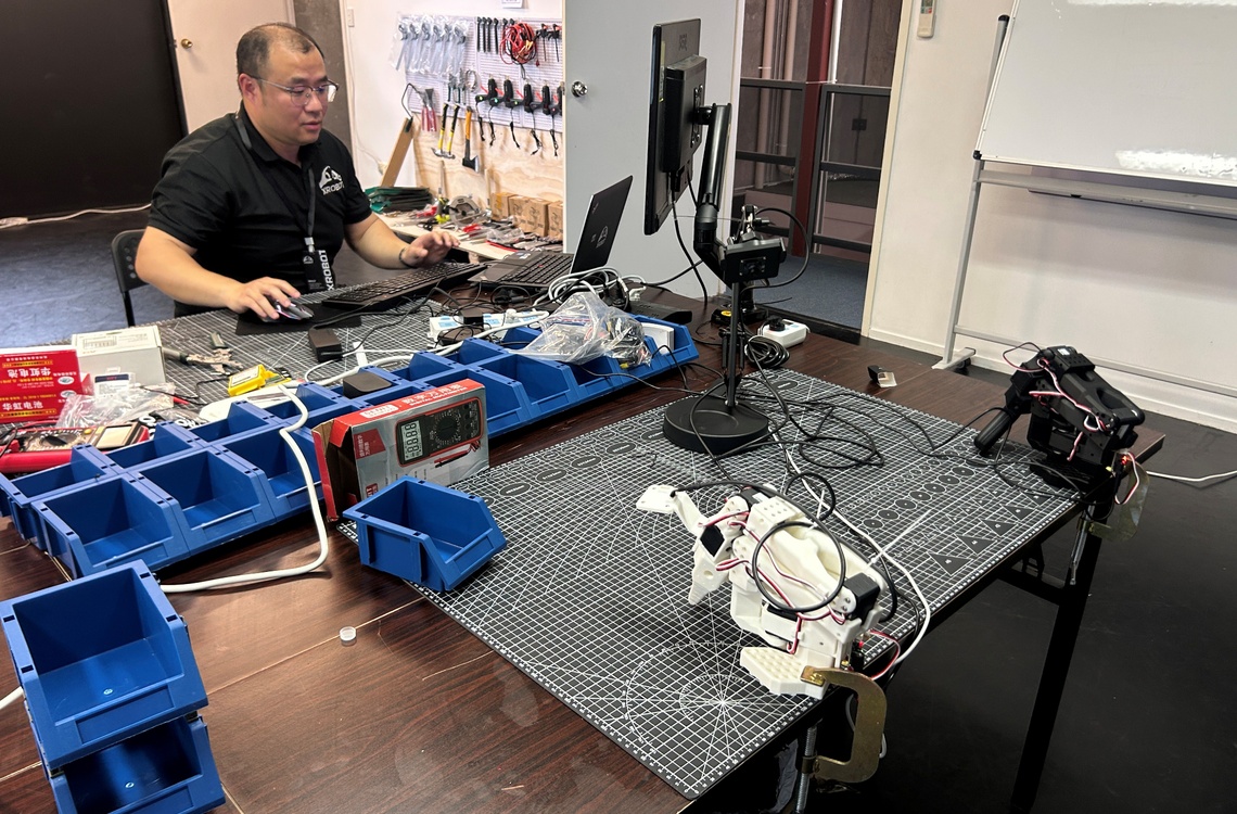 Creations of XROBOT Academy founder Alex Li (5).jpg