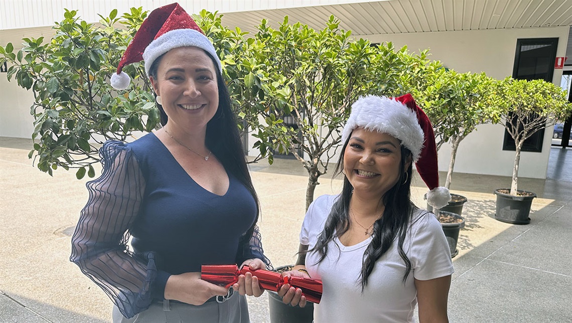 Councillor Mindy Russell with another person about to crack open a christmas cracker