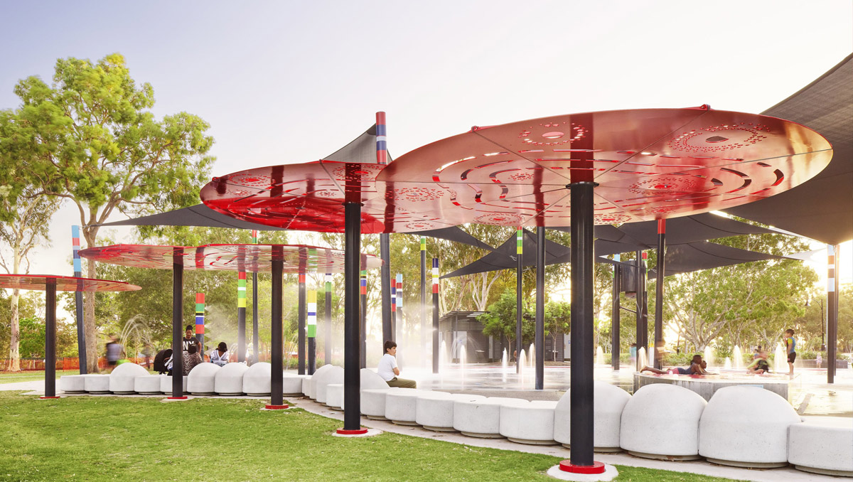 article_logan-gardens-water-play.jpg