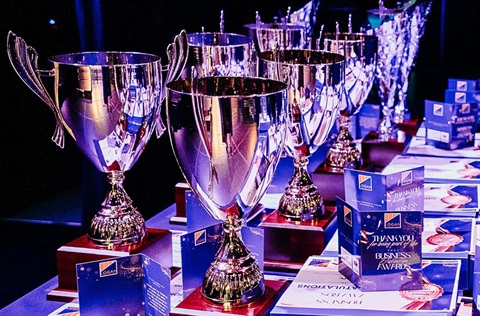 TROPHIES AND CERTIFICATES